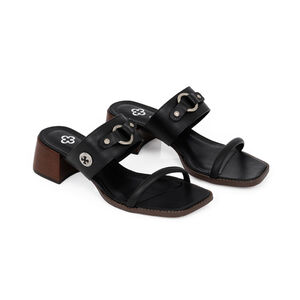 MULE PRETA DE COURO BICO QUADRADO