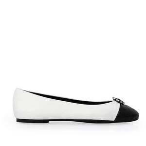 SAPATILHA PRETA E BRANCA DE COURO BICO REDONDO