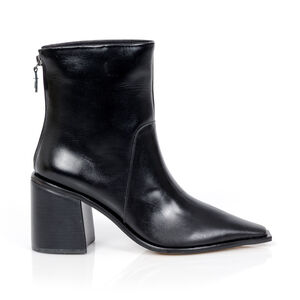BOTA CANO MÉDIO PRETA DE COURO