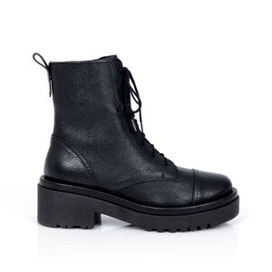 BOTA COTURNO PRETA DE COURO TRATORADO