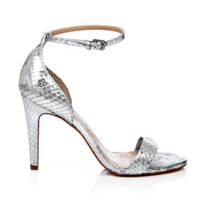 SANDÁLIA SALTO FINO PRATEADA DE COURO