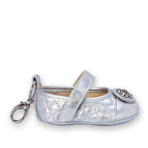 SAPATILHA RN PRATEADA DE COURO MATELASS&Ecirc; COM VELCRO