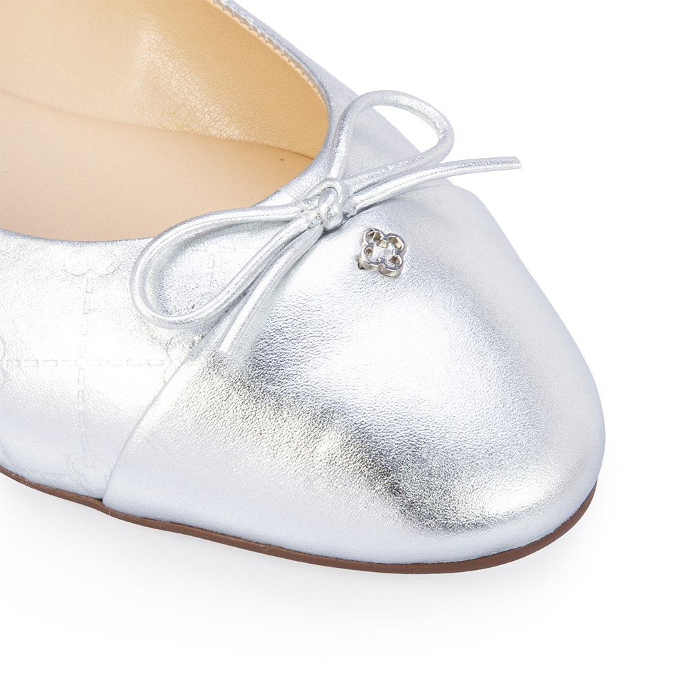 SAPATILHA MONOGRAMA DE COURO PRATEADA image number 2