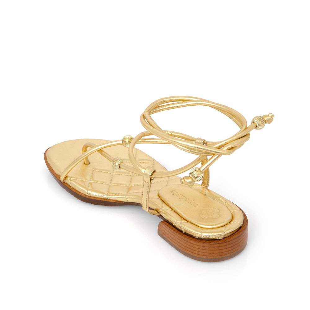 SANDÁLIA SALTO BAIXO DOURADA AMARRAÇÃO MATELASSÊ image number 2