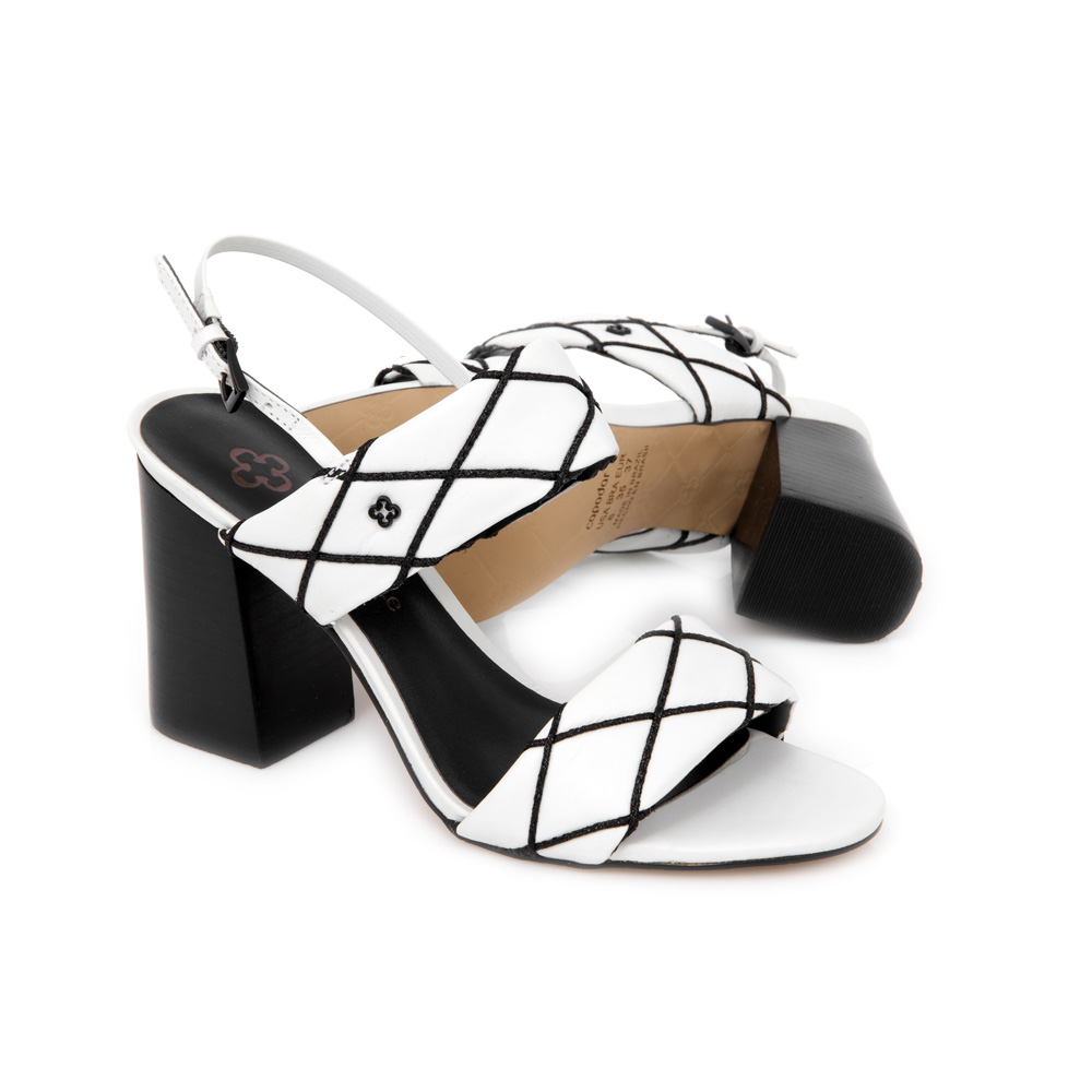 SANDÁLIA BRANCA E PRETA SALTO ALTO image number 3