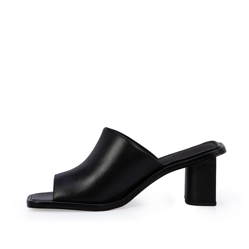 MULE PRETA SALTO BAIXO DE COURO image number 2