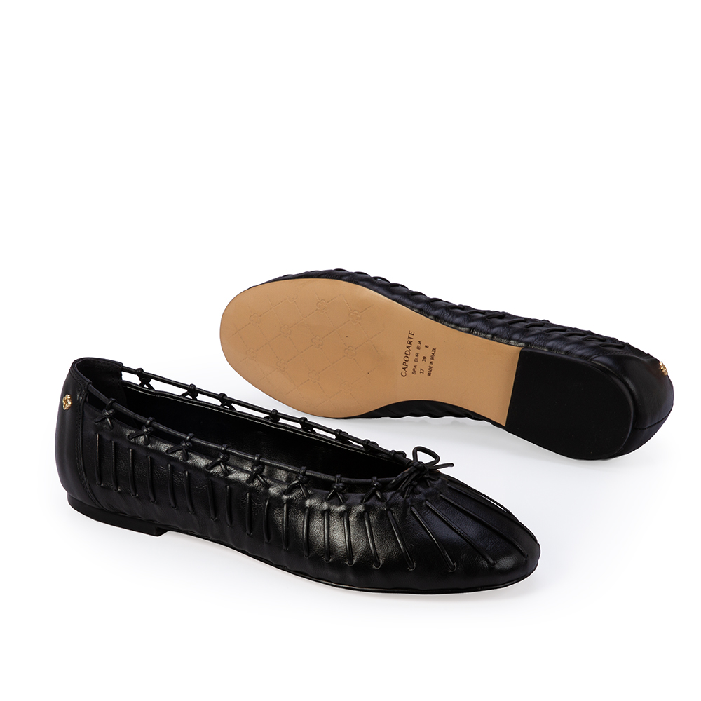 SAPATILHA PRETA DE COURO COM TRAMA image number 3