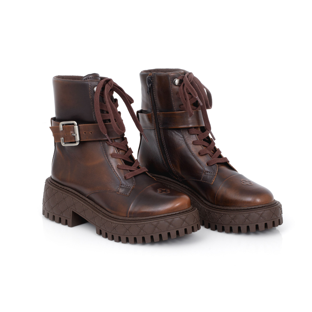 BOTA COTURNO MARROM DE COURO MATELASS&Ecirc; COM FIVELA image number 1