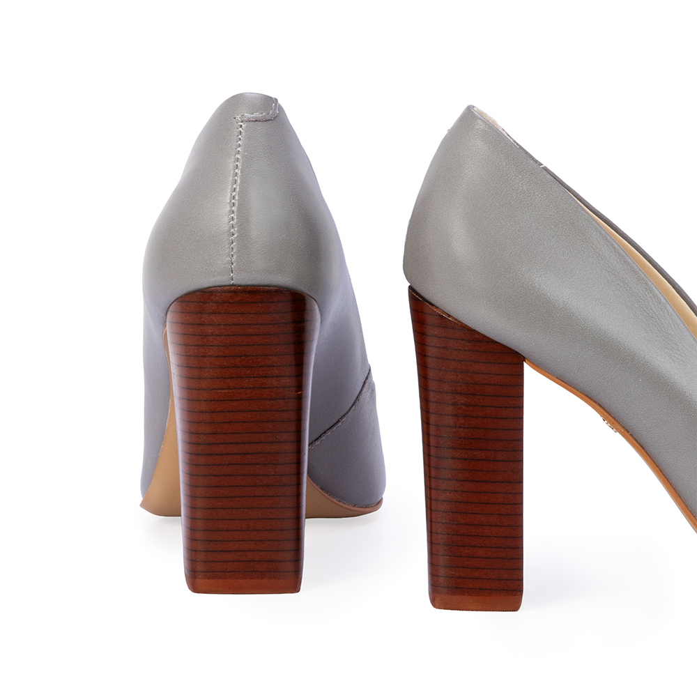 SCARPIN SALTO BLOCO CINZA CARBONO DE COURO image number 4