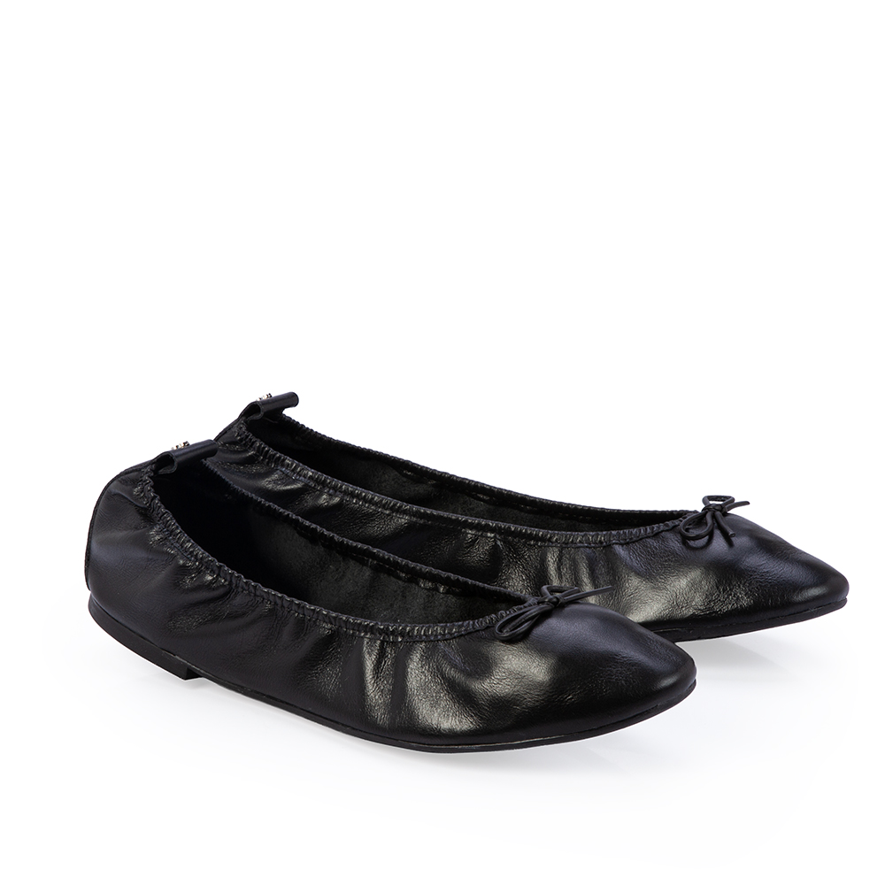 SAPATILHA PRETA COURO LA&Ccedil;O image number 1