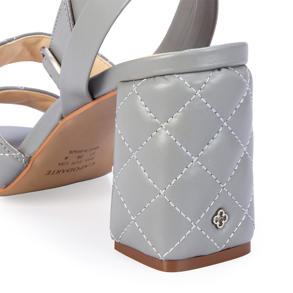 SAND&Aacute;LIA SALTO M&Eacute;DIO CINZA CARBONO DE COURO MATELASS&Ecirc; image number 4