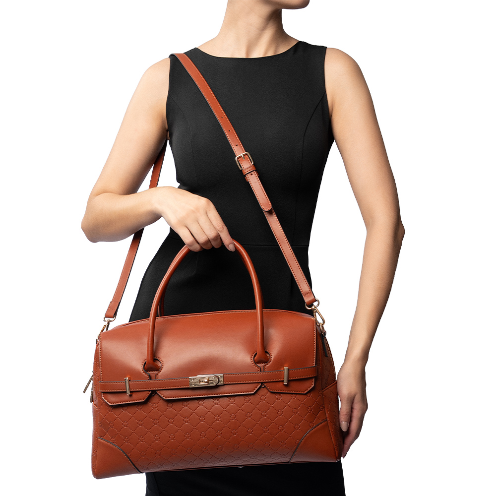 MALA DE M&Atilde;O CARAMELO CAMEL MONOGRAMA image number 1