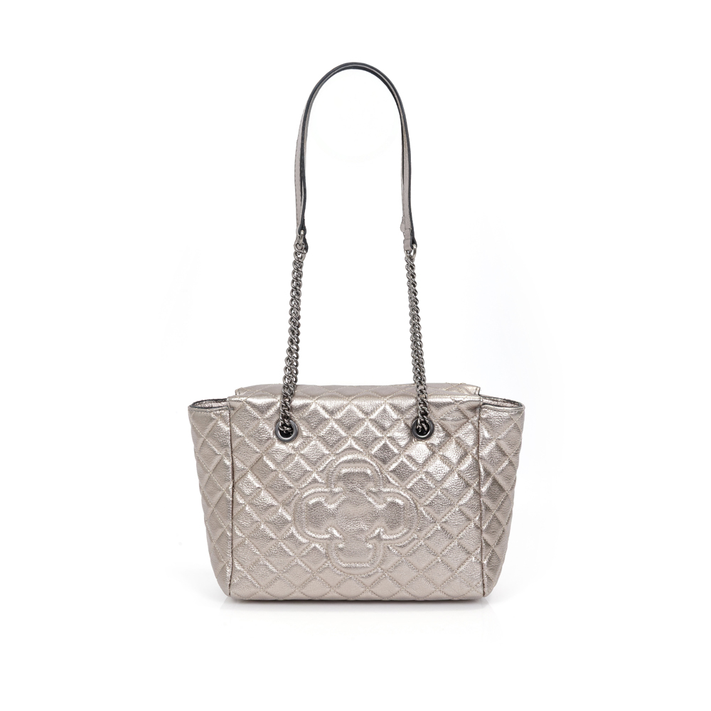BOLSA MÉDIA COURO CINZA PEWTER MATELASSÊ HOBO image number 0