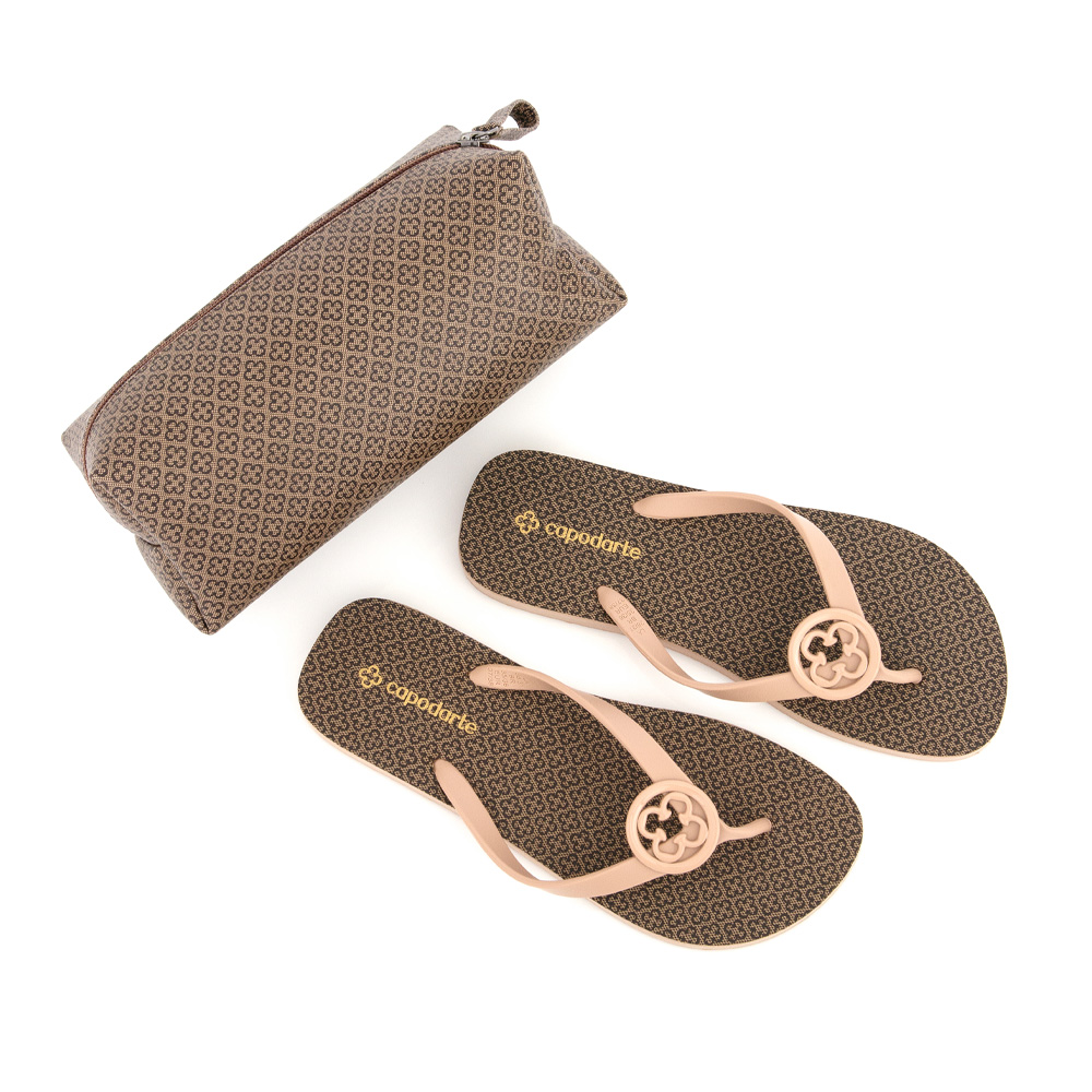 KIT CHINELO E NECESSAIRE BEGE MONOGRAMA image number 1