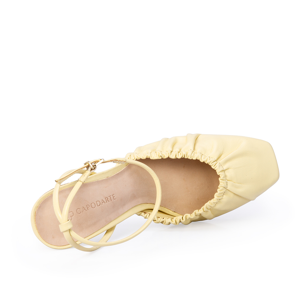 SCARPIN SLINGBACK CREME BRULLE DE COURO EL&Aacute;STICO image number 4