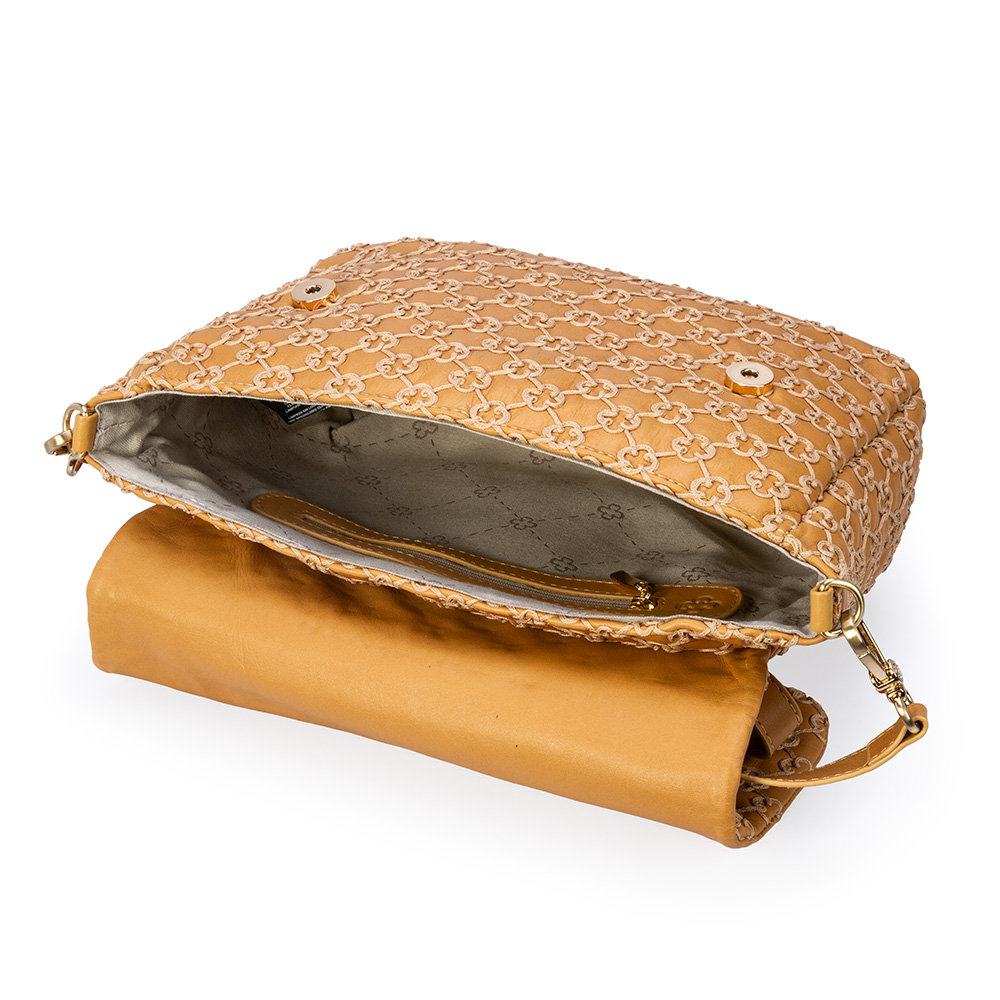 BOLSA BEGE SAVANA DE COURO MONOGRAMA BORDADO image number 4