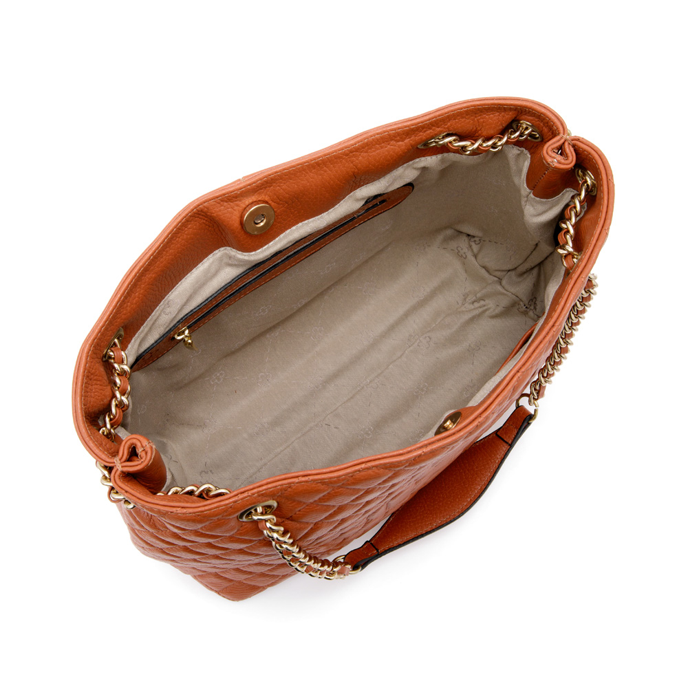 BOLSA M&Eacute;DIA CARAMELO CAMEL DE COURO MATELASS&Ecirc; CARINA image number 4