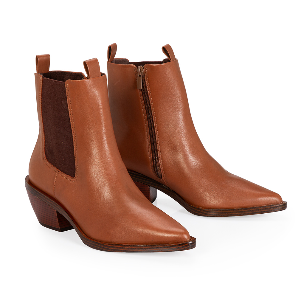BOTA MARROM COURO CANO CURTO BICO FINO image number 1