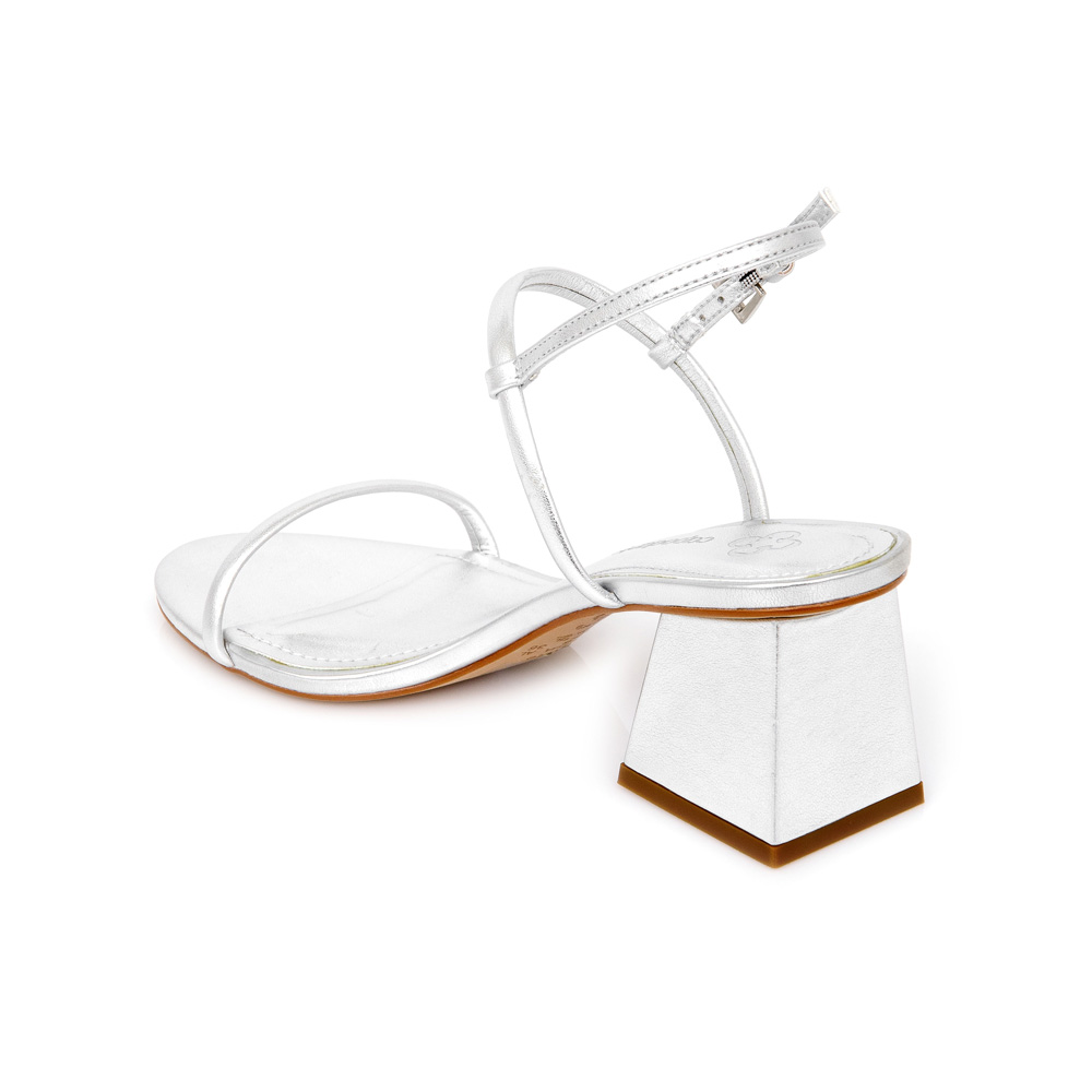 SAND&Aacute;LIA PRATEADA SALTO M&Eacute;DIO image number 2