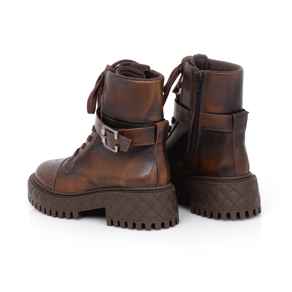 BOTA COTURNO MARROM DE COURO MATELASS&Ecirc; COM FIVELA image number 3