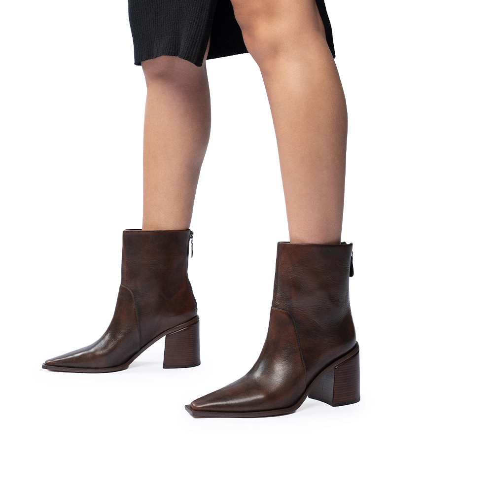 BOTA CANO M&Eacute;DIO MARROM DE COURO image number 1