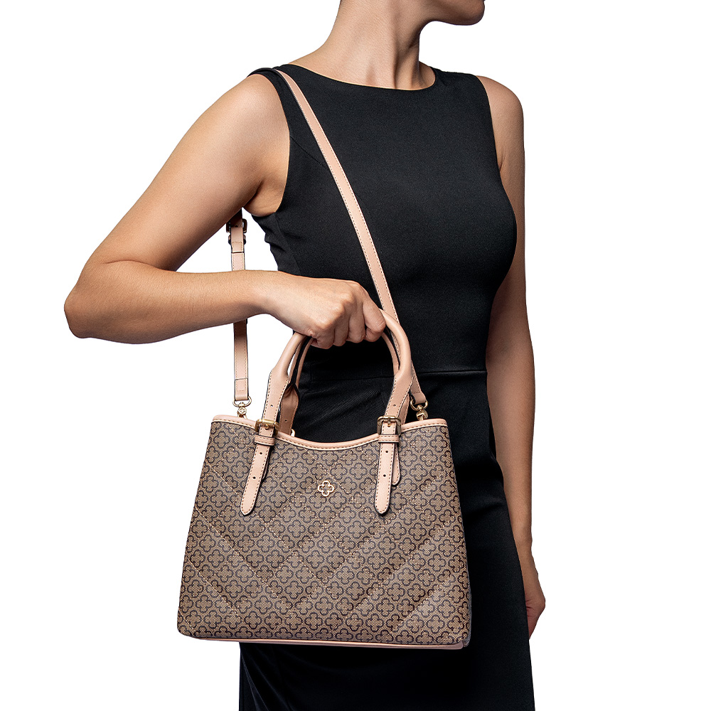 BOLSA TOTE M&Eacute;DIA MATELASS&Ecirc; MONOGRAMA BEGE image number 1