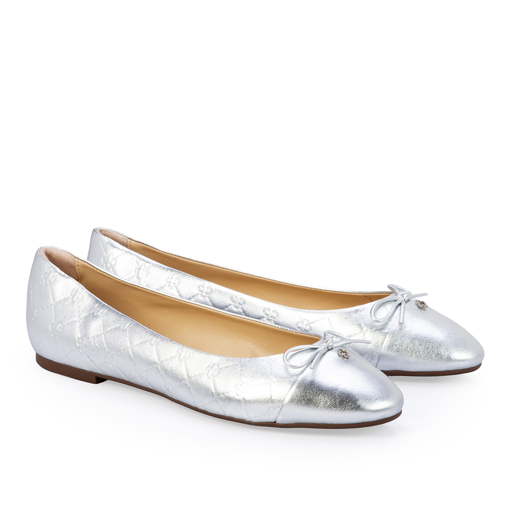 SAPATILHA MONOGRAMA DE COURO PRATEADA image number 1