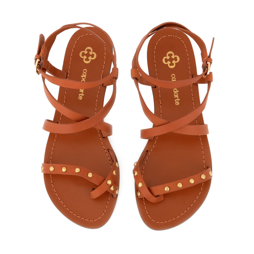 SANDÁLIA RASTEIRA COURO CARAMELO CAMEL TACHAS image number 4