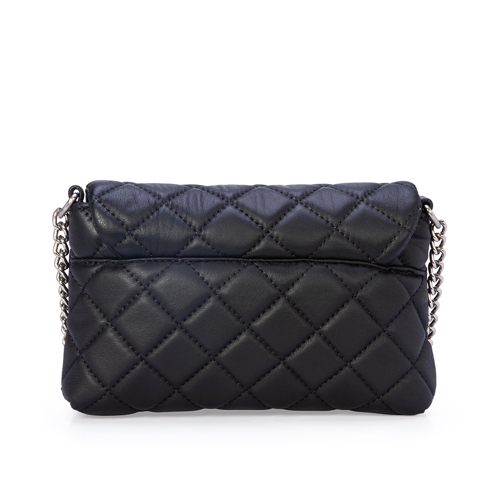 BOLSA PEQUENA PRETA DE COURO MATELASS&Ecirc; SHOULDER BAG image number 2