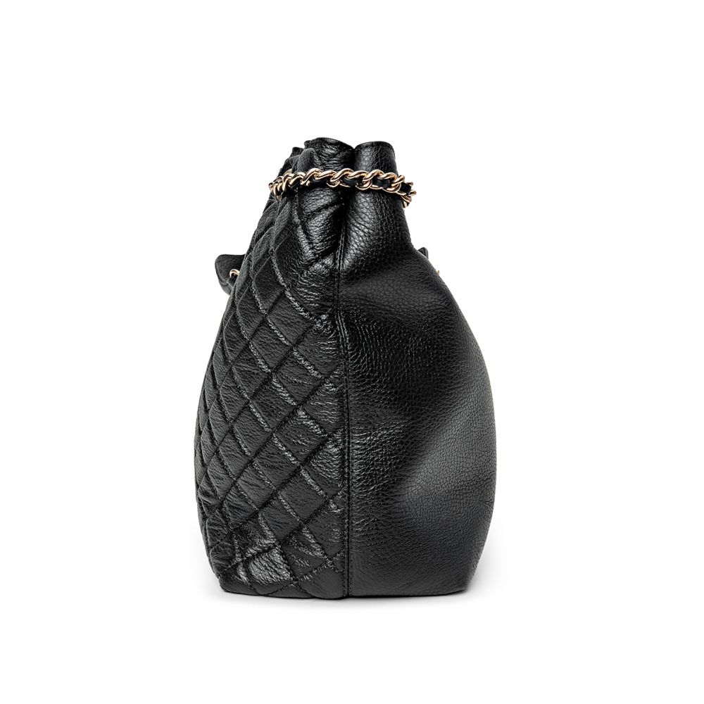 BOLSA PRETA DE COURO COM ALÇA CORRENTE DOURADA HOBO CARINA image number 1
