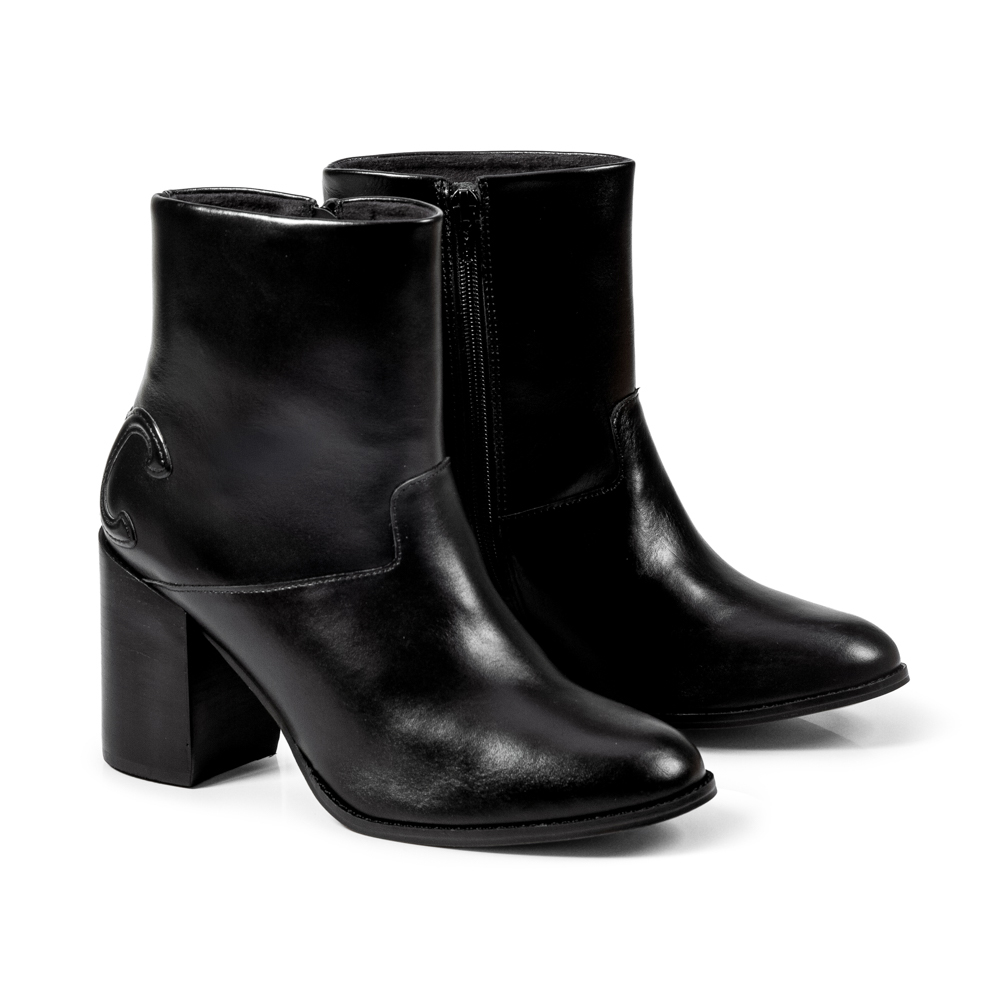 BOTA CANO CURTO PRETA DE COURO image number 1