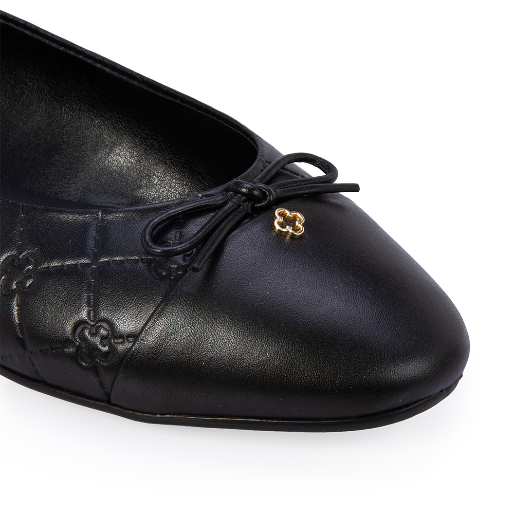 SAPATILHA BICO REDONDO COURO PRETA LA&Ccedil;O image number 2