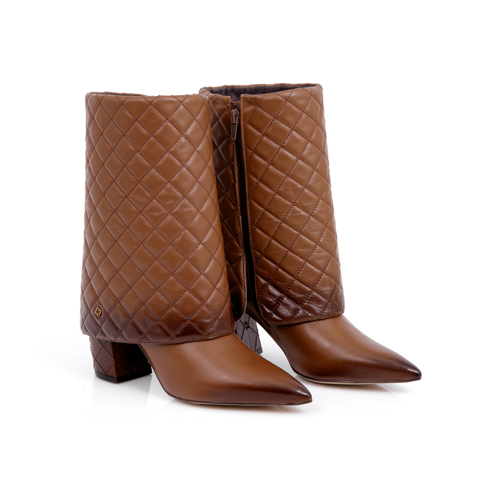 BOTA BICO FINO CARAMELO DE COURO MATELASSÊ image number 1