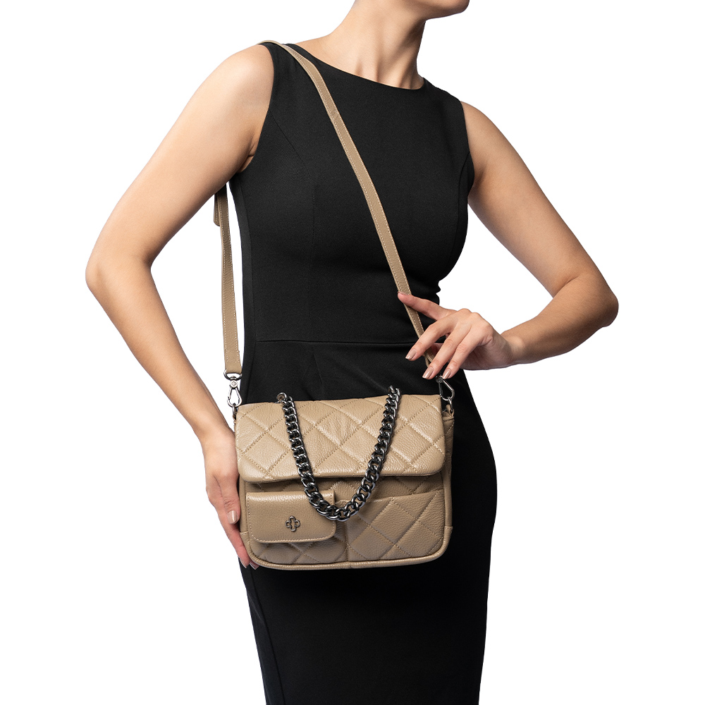 BOLSA TIRACOLO VERDE DE COURO MATELASS&Ecirc; image number 1