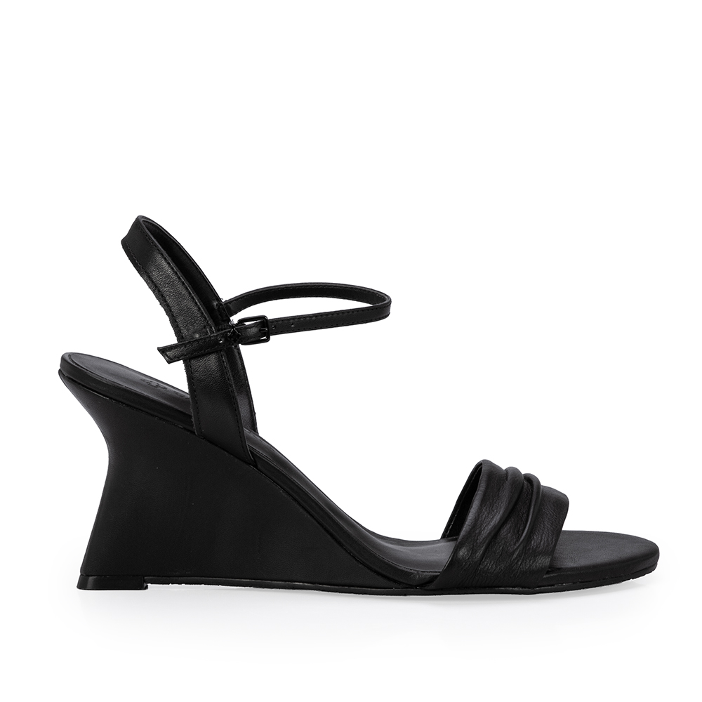 SAND&Aacute;LIA SALTO ANABELA PRETA DE COURO image number 0