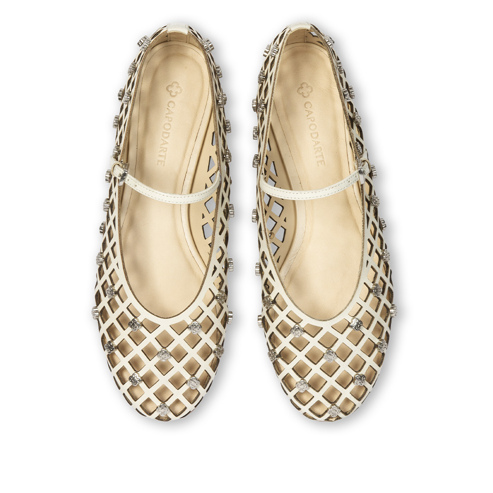 SAPATILHA BRANCA COURO VAZADO TIRA FIVELA image number 4