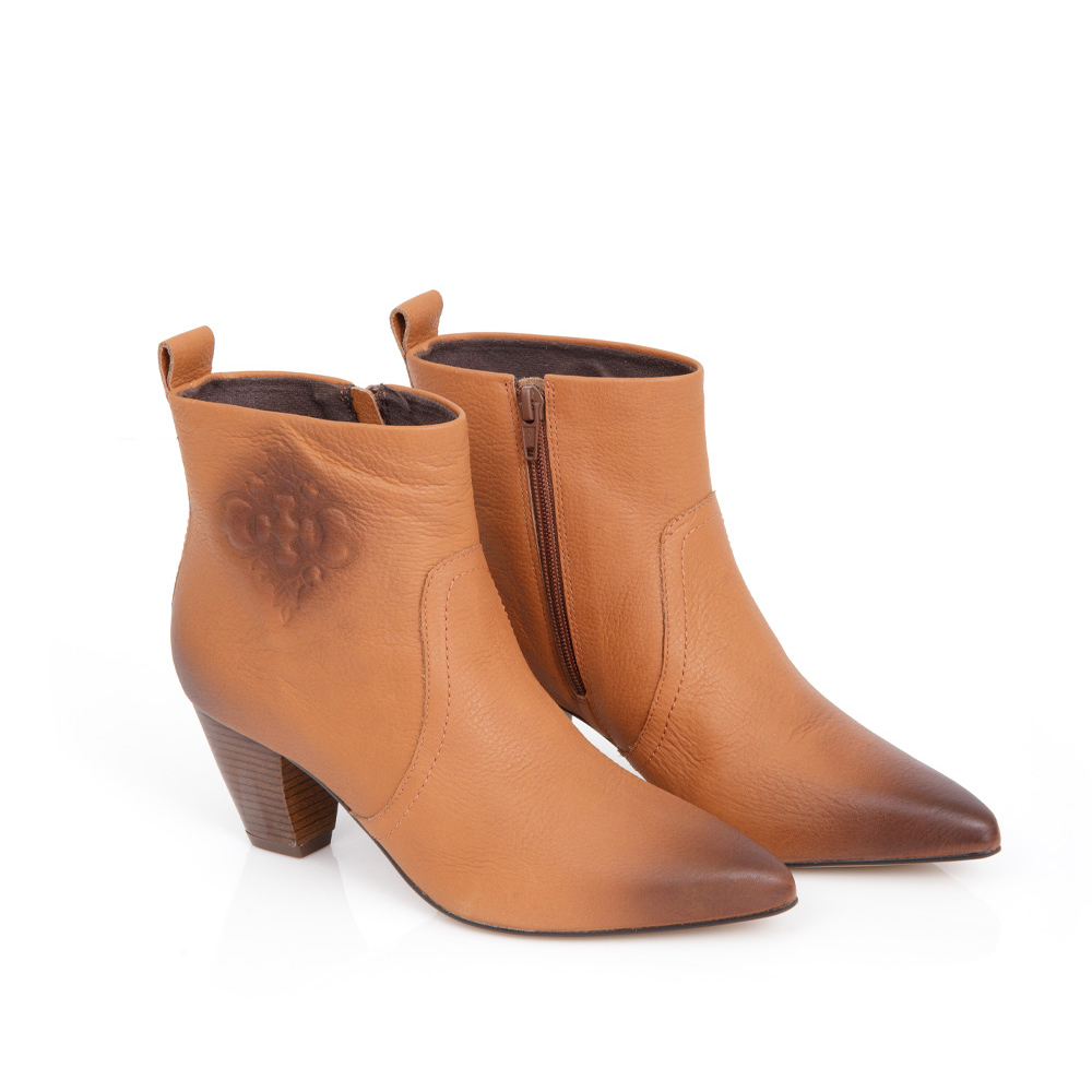 BOTA CANO CURTO CARAMELO DE COURO image number 1