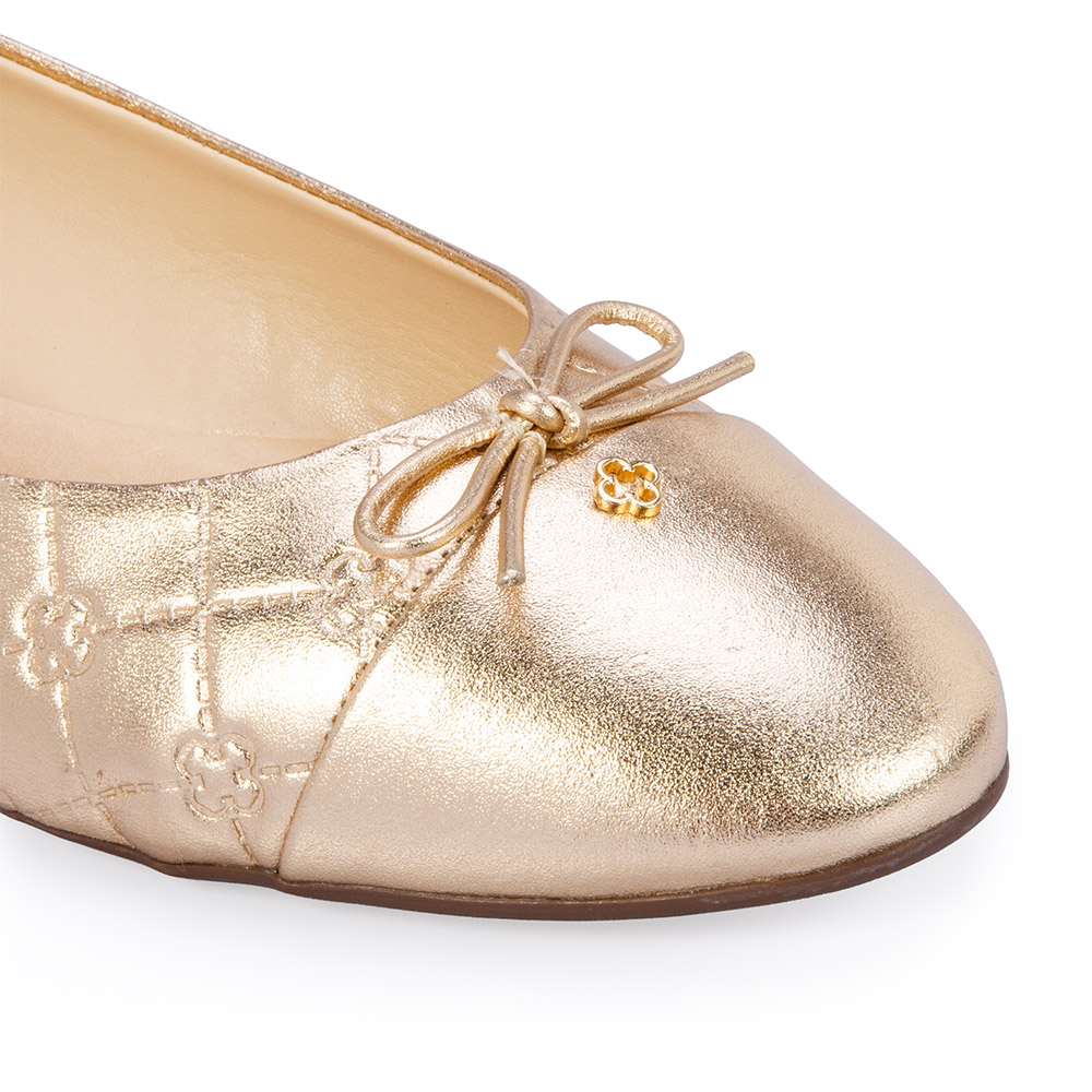 SAPATILHA DOURADA BICO REDONDO COURO LA&Ccedil;O image number 2