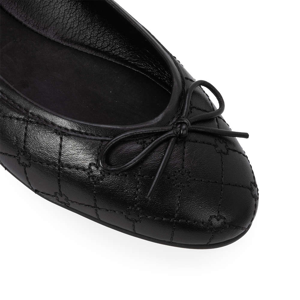 SAPATILHA PRETA DE COURO LA&Ccedil;O BICO REDONDO image number 2