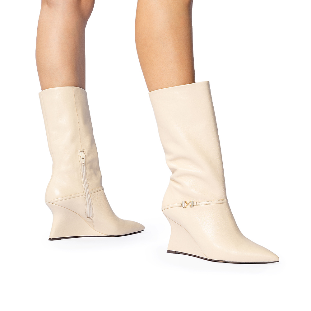 BOTA CANO M&Eacute;DIO DE COURO BEGE VANILLA SALTO ANABELA image number 1