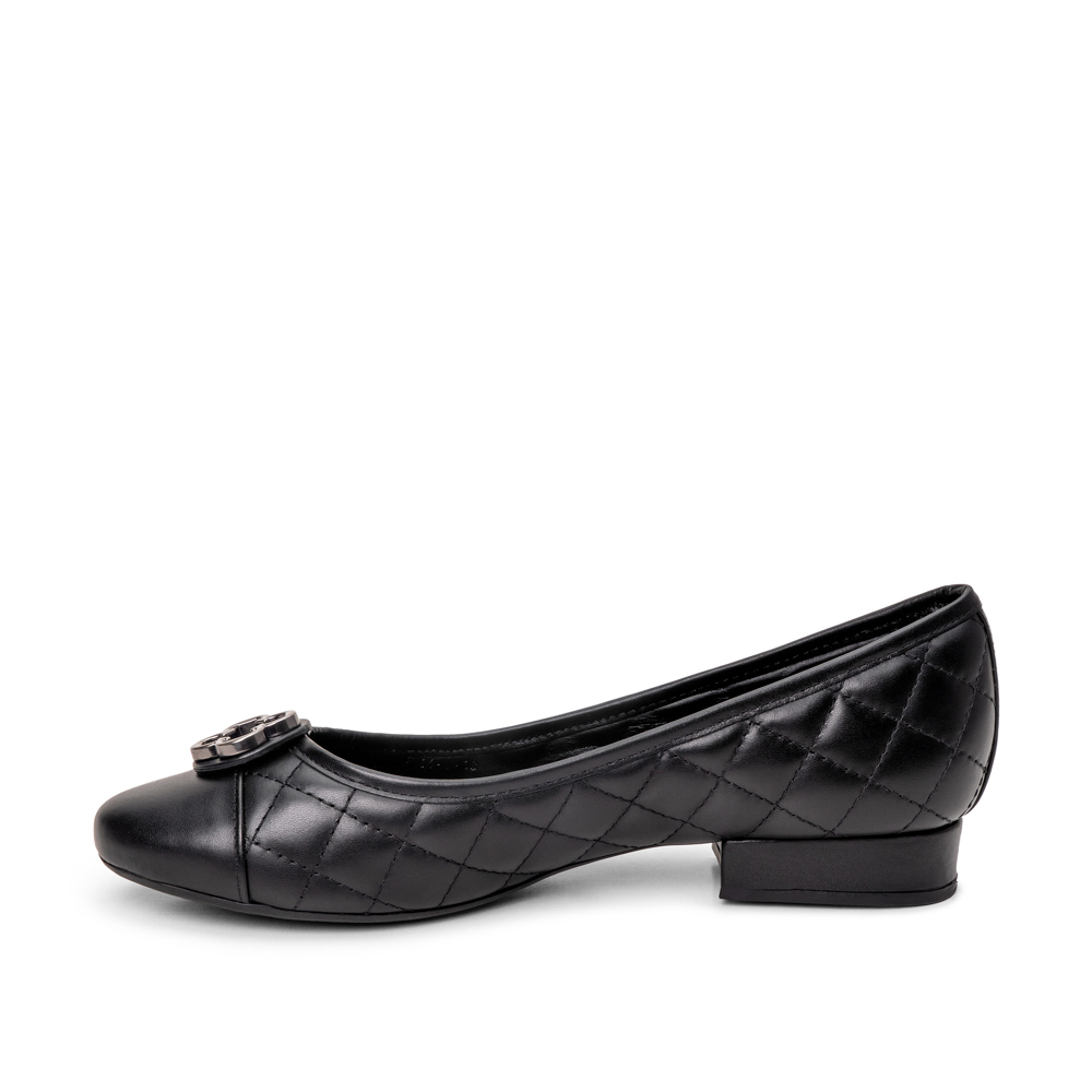 SCARPIN PRETO SALTO BAIXO DE COURO MATELASS&Ecirc; image number 2