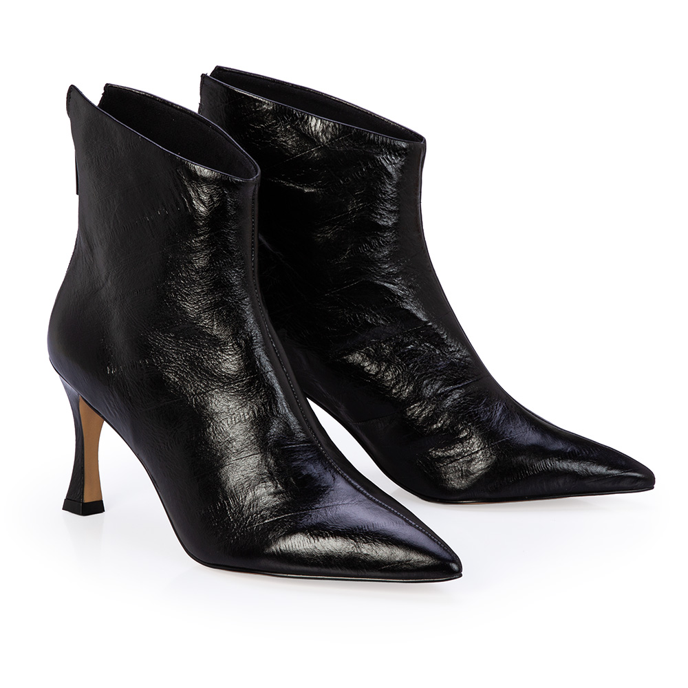 BOTA PRETA DE COURO SALTO TA&Ccedil;A image number 1