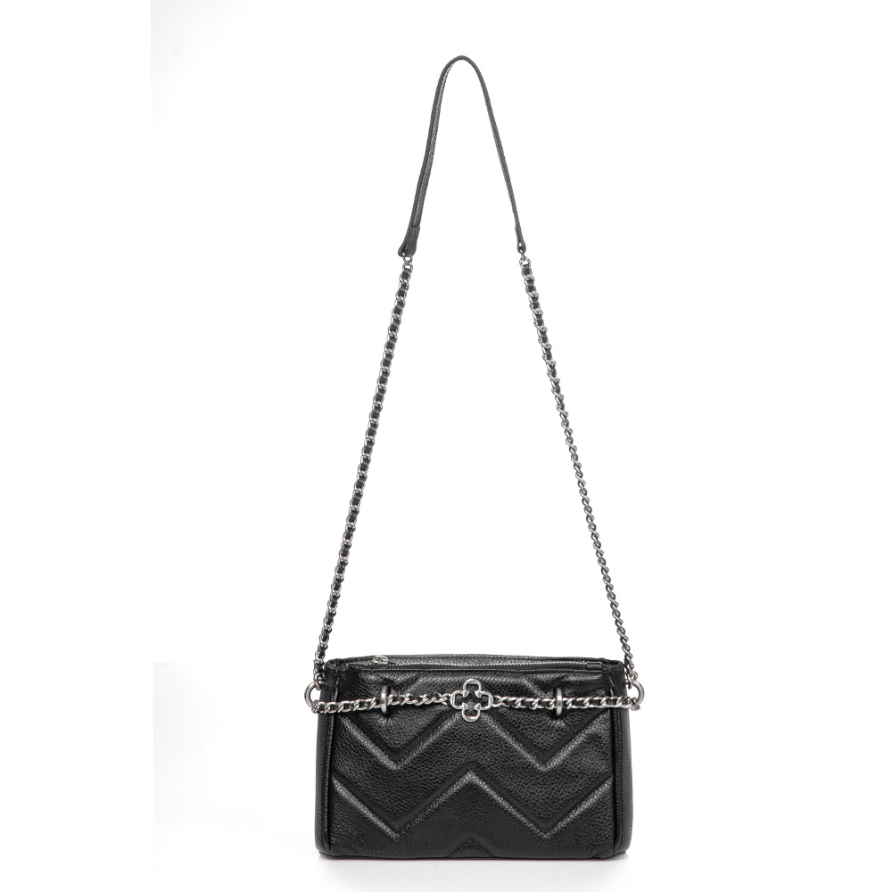 BOLSA PRETA DE COURO TRANSVERSAL ALÇA CORRENTE image number 1