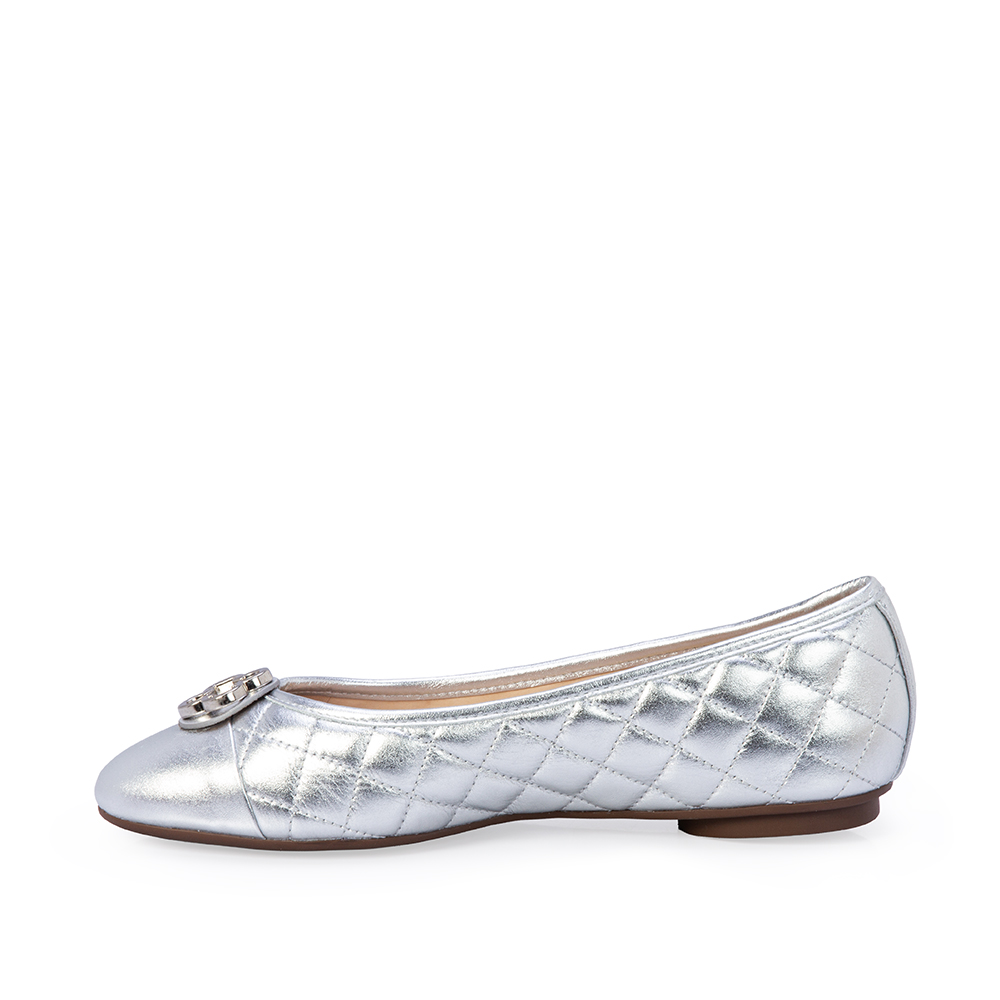 SAPATILHA CATHERINE MODERNIT&Aacute; DE COURO PRATEADA MATELASS&Ecirc; image number 2