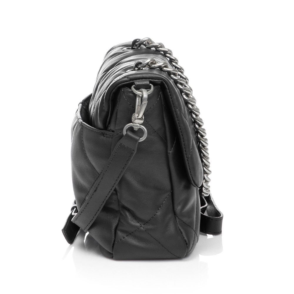 BOLSA PRETA COURO MATELASS&Ecirc; AL&Ccedil;A CORRENTE E TIRACOLO image number 1