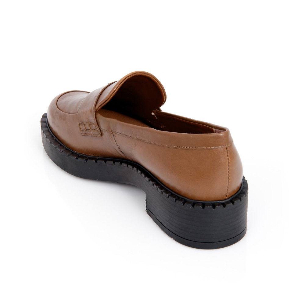 LOAFER MOCASSIM MARROM DE COURO SALTO BAIXO image number 2