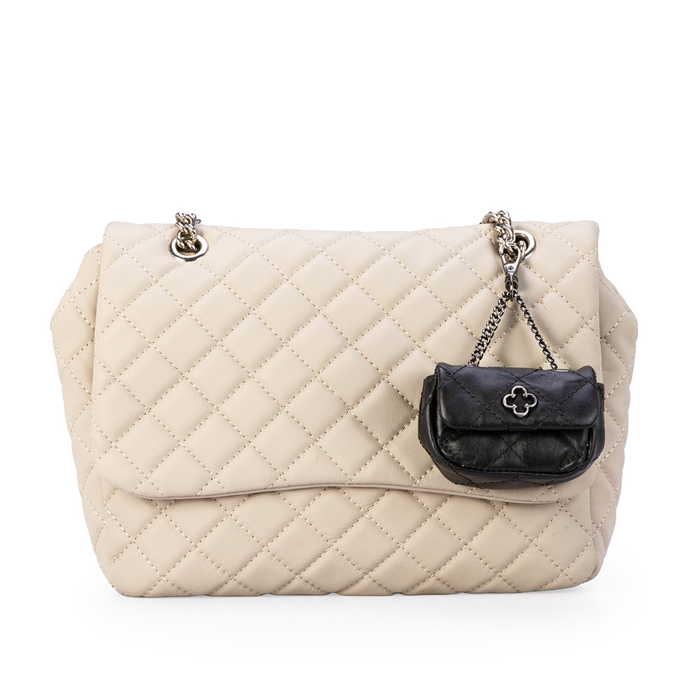 CHAVEIRO MINI BOLSA PRETA COURO MATELASS&Ecirc; BAG CHARM image number 3