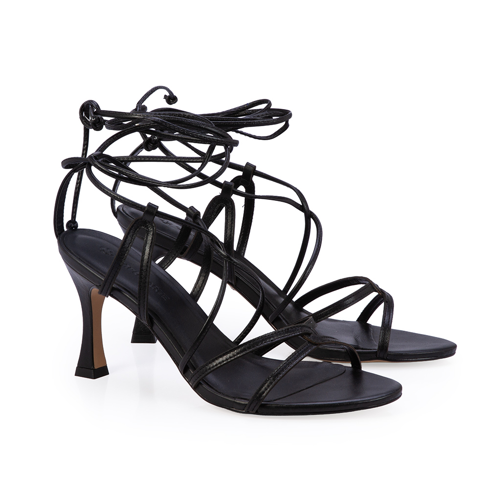 SAND&Aacute;LIA SALTO M&Eacute;DIO PRETA DE COURO AMARRA&Ccedil;&Atilde;O image number 1