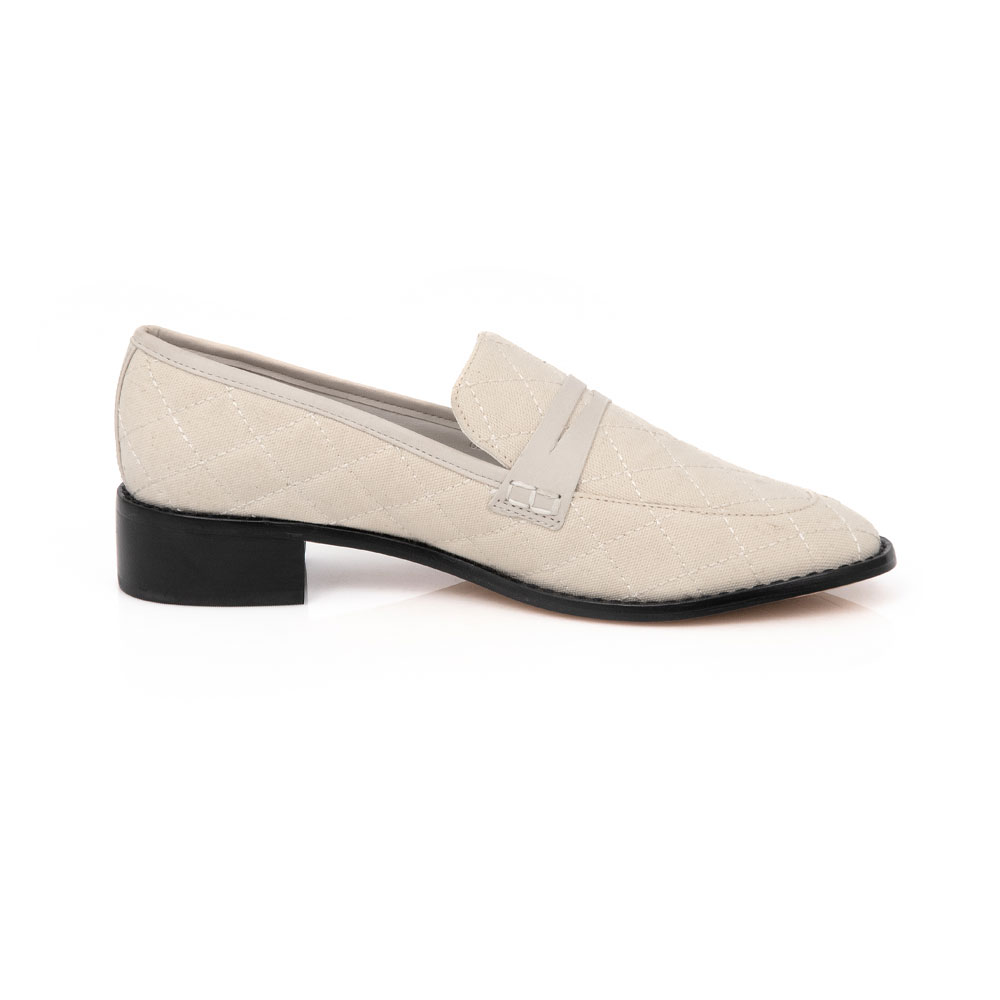 LOAFER MOCASSIM BEGE RÁFIA MATELASSÊ image number 0