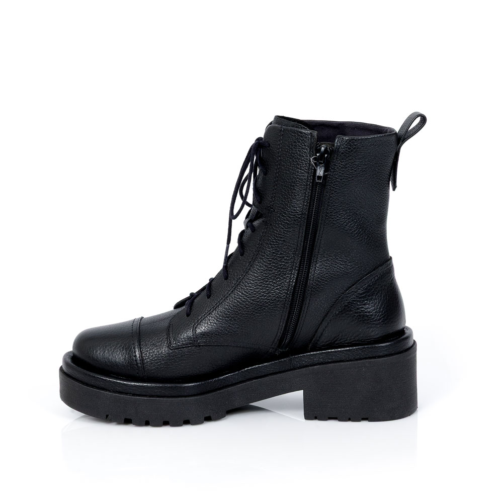 BOTA COTURNO PRETA DE COURO TRATORADO image number 4